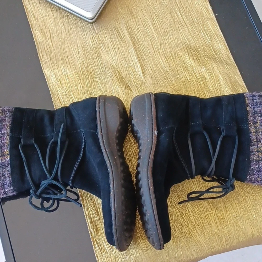 UGG Tanasa Boot Australia Insulated Winter Boots 8, Leather With Sheepskin Liner